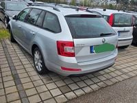 Usado Skoda Octavia Joy 150 HP (110 kW) 2016 Cinzento Citadino