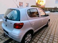 Gebraucht Toyota Yaris 75 PS (55 kW) 2003 Silber Kleinwagen