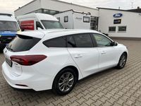 Gebraucht Ford Focus Titanium 125 PS (91 kW) 2022 Weiß Limousine