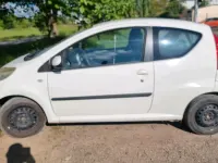 Gebraucht Peugeot 107 68 PS (50 kW) 2010 Weiß Kleinwagen