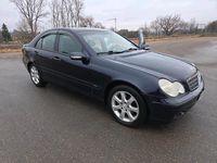 Gebraucht Mercedes 220 143 PS (105 kW) 2001 Schwarz Limousine