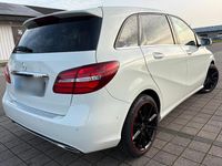 Gebraucht Mercedes B220 170 PS (125 kW) 2018 Weiß Van / Kleinbus