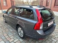 Gebraucht Volvo V50 Momentum 109 PS (80 kW) 2010 Grau Kombi