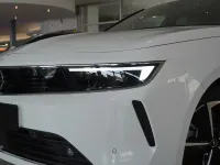 Gebraucht Opel Astra Elegance 181 PS (133 kW) 2023 Jade weiß Kleinwagen