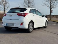 Gebraucht Hyundai i30 110 PS (80 kW) 2016 Weiß Limousine