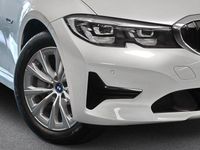 Gebraucht BMW 330e Advantage 292 PS (214 kW) 2022 Mineralweiss Kombi