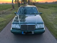 Gebraucht Mercedes E300 136 PS (100 kW) 1994 Grün Limousine