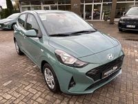 Neu Hyundai i10 Select 67 PS (49 kW) 2025 Mangrove green Kleinwagen