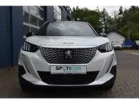 Gebraucht Peugeot e-2008 GT 100 kW (136 PS) 2022 Perlmutt weiss (metallic) SUV