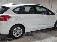Gebraucht BMW 216 116 PS (85 kW) 2016 Weiß Van / Kleinbus