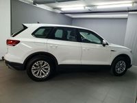 Gebraucht VW Touareg Basis 231 PS (169 kW) 2022 Pure white SUV