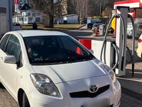 Gebraucht Toyota Yaris 69 PS (50 kW) 2010 Weiß Kleinwagen