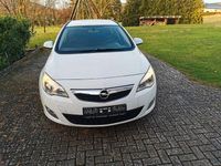 Gebraucht Opel Astra Edition 140 PS (102 kW) 2012 Weiß Kombi