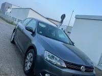 Gebraucht VW Jetta 105 PS (77 kW) 2011 Grau Limousine