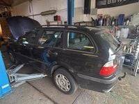 Gebraucht BMW 318 118 PS (86 kW) 1998 Schwarz Kombi