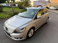 Gebraucht Mercedes B180 122 PS (89 kW) 2013 Polarsilber Van / Kleinbus