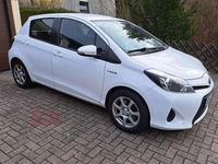 Gebraucht Toyota Yaris Hybrid 75 PS (55 kW) 2013 Weiß Limousine