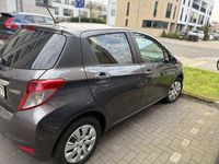 Gebraucht Toyota Yaris 99 PS (72 kW) 2013 Grau Kleinwagen