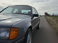 Gebraucht Mercedes E230 132 PS (97 kW) 1988 Silber Limousine