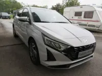 Neu Hyundai i20 GO! 101 PS (74 kW) 2025 Grau Limousine