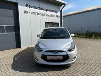 Gebraucht Hyundai ix20 Edition 105 PS (77 kW) 2014 Sleek silver Kleinwagen