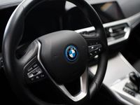 Gebraucht BMW 330e Sport Line 184 PS (135 kW) 2022 Weiß Limousine