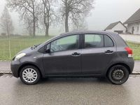 Usado Toyota Yaris 69 HP (50 kW) 2009 Cinzento Citadino