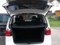 Second-hand VW Touran Trendline 105 CP (77 kW) 2011 Alb Monovolum
