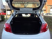 Gebraucht Peugeot 208 120 PS (88 kW) 2012 Weiß Kleinwagen
