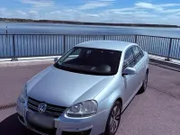 Używany VW Jetta 116 KM (85 kW) 2005 Srebrny Sedan/Limuzyna