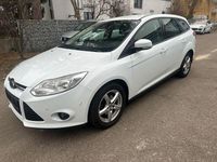Gebraucht Ford Focus Trend 125 PS (91 kW) 2013 Weiß Limousine