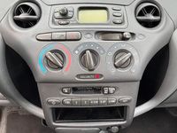 Gebraucht Toyota Yaris 68 PS (50 kW) 2001 Silber Kleinwagen