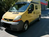 Second-hand Renault Trafic 80 CP (58 kW) 2006 Galben Monovolum