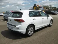 Gebraucht VW Golf VIII Life 131 PS (96 kW) 2023 Pure white (weiß) Limousine