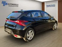 Gebraucht Hyundai i20 Pure 84 PS (61 kW) 2020 Schwarz Kleinwagen