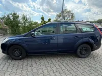 Usado Ford Focus 101 CV (74 kW) 2010 Azul Berlina