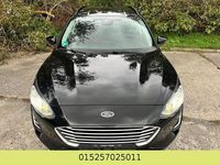 Gebraucht Ford Focus Trend 101 PS (74 kW) 2020 Schwarz Kombi