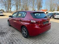 Gebraucht Peugeot 308 Access 82 PS (60 kW) 2015 Rot Limousine