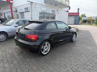 Używany Audi A1 Attraction 86 KM (63 kW) 2011 Czarny Hatchback