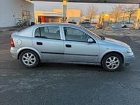 Gebraucht Opel Astra 75 PS (55 kW) 1998 Silber Limousine