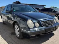 Gebraucht Mercedes E200 Elegance 136 PS (100 kW) 2000 Blau Limousine