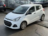 Gebraucht Hyundai i10 Basis 67 PS (49 kW) 2015 Weiß Kleinwagen