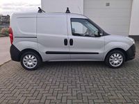 Gebraucht Opel Combo Edition 95 PS (69 kW) 2018 Silber Van
