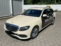 Usado Mercedes E220 194 CV (142 kW) 2021 Amarillo Familiar
