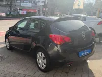 Gebraucht Opel Astra Design Edition 140 PS (102 kW) 2011 Schwarz Limousine