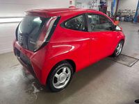Gebraucht Toyota Aygo X-play 69 PS (50 kW) 2015 Rot Kleinwagen
