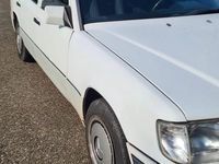 Gebraucht Mercedes E230 132 PS (97 kW) 1991 Weiß Limousine