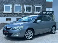 Gebraucht Opel Astra Innovation 101 PS (74 kW) 2011 Silbersee/perl silber (m2) Limousine