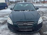 Gebraucht Kia Ceed LX 109 PS (80 kW) 2008 Yorkshiregrün met. Kleinwagen