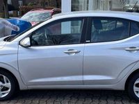 Gebraucht Hyundai i10 Trend 84 PS (61 kW) 2020 Silber Kleinwagen